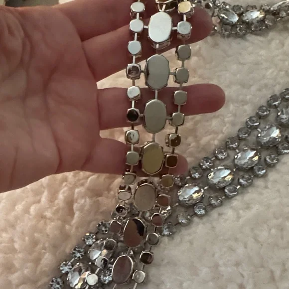 Elegant Silver Crystal Necklace - Picture 3 of 4